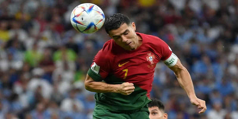 Ronaldo đánh đầu dũng mãnh ghi bàn thắng cho bồ đào nha